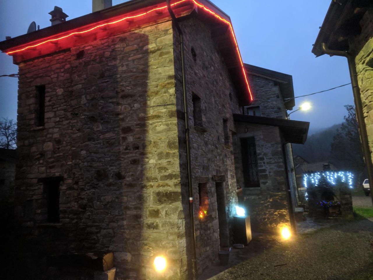 Albergo Diffuso Casa Delle Favole Ferriere Екстериор снимка